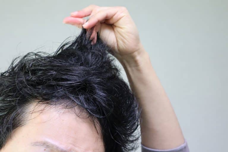 Comment éviter les frisottis dans les cheveux ?